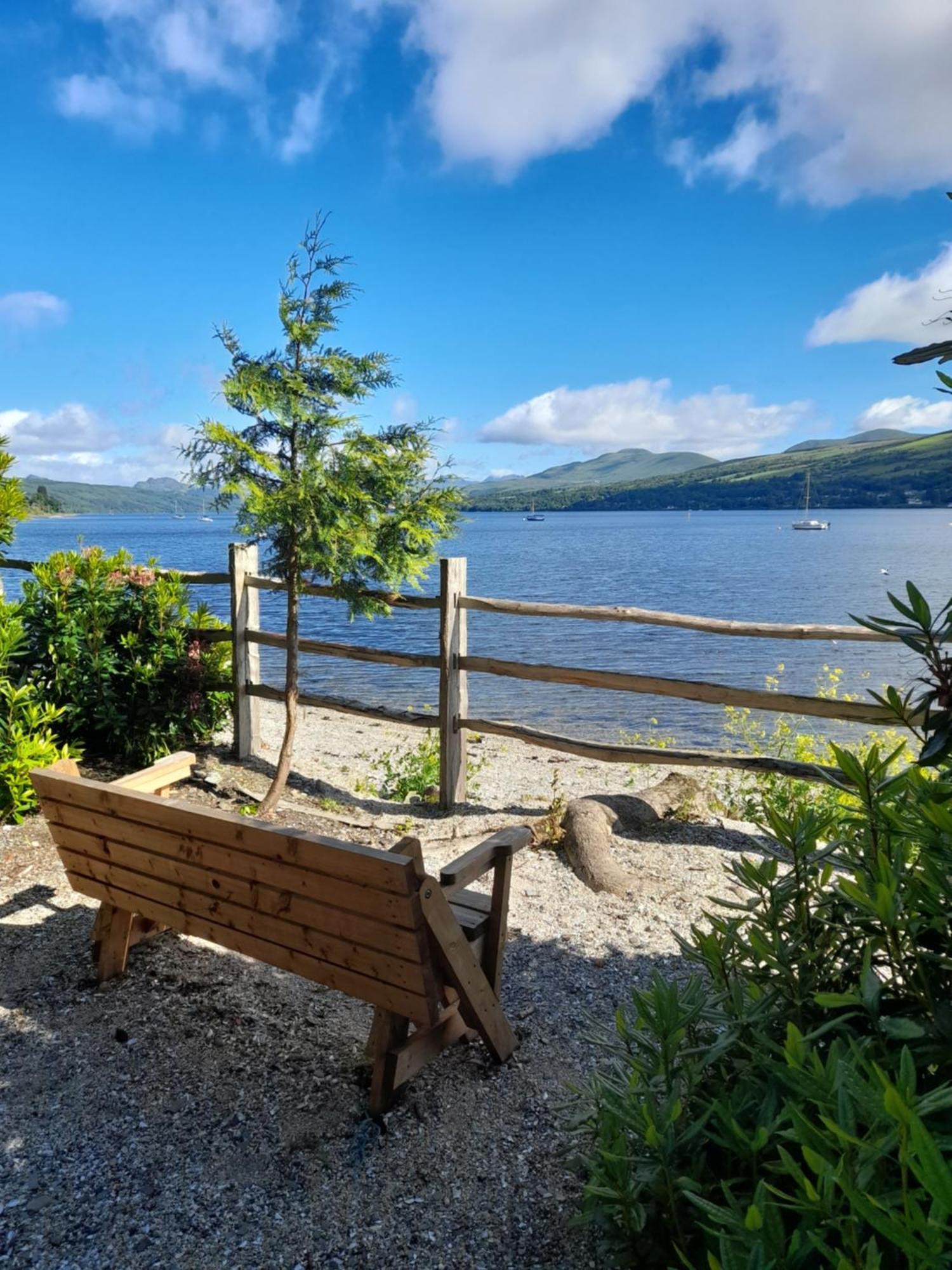 Cosy Lochside Cottage With Mountain And Sea Views Clynder Exterior photo