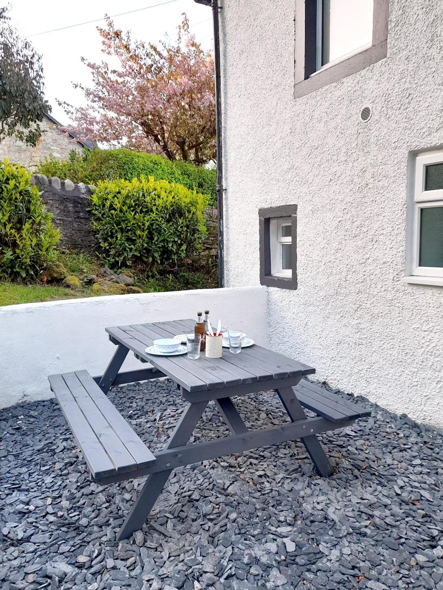 Cosy Lochside Cottage With Mountain And Sea Views Clynder Exterior photo