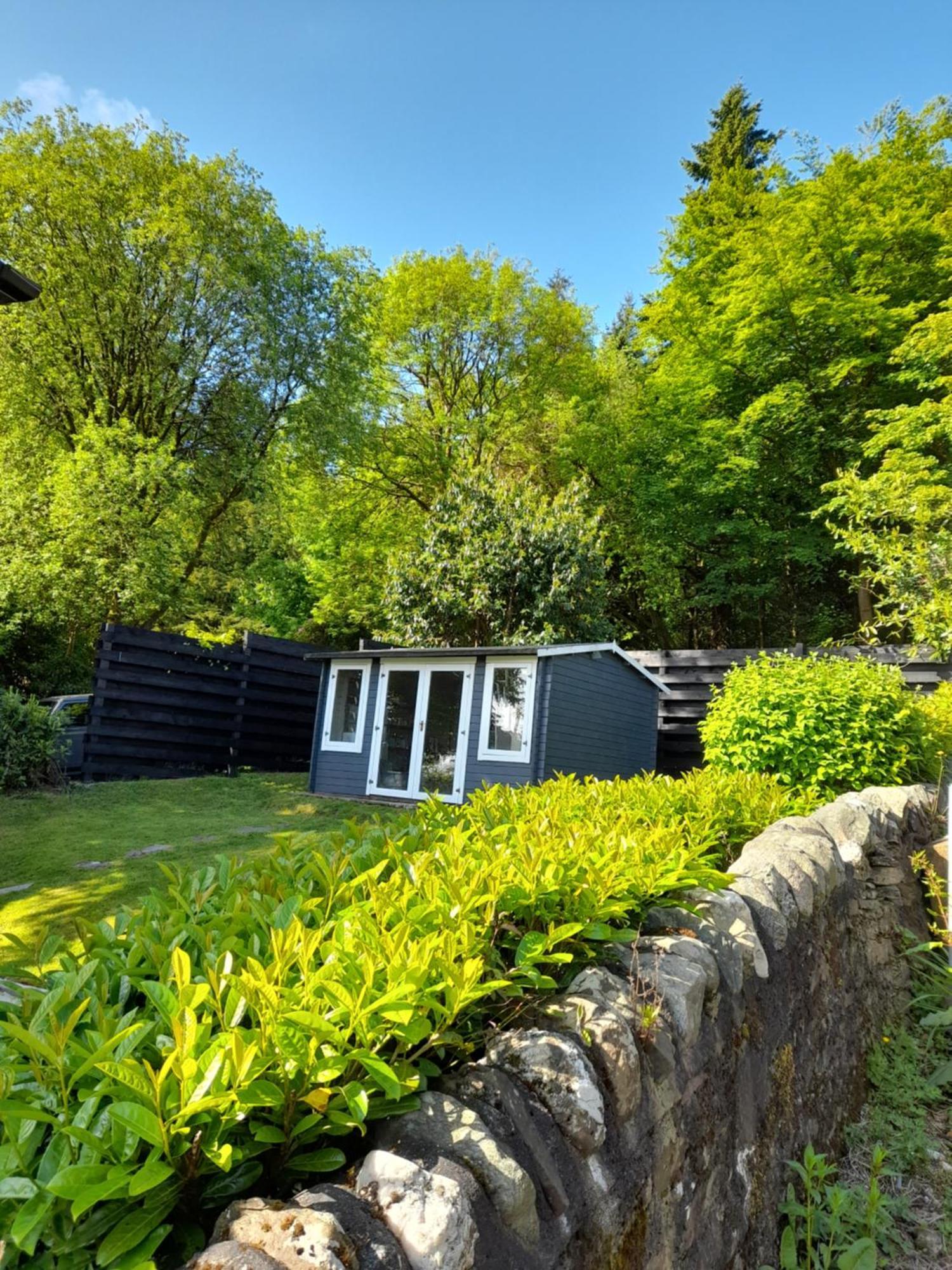 Cosy Lochside Cottage With Mountain And Sea Views Clynder Exterior photo